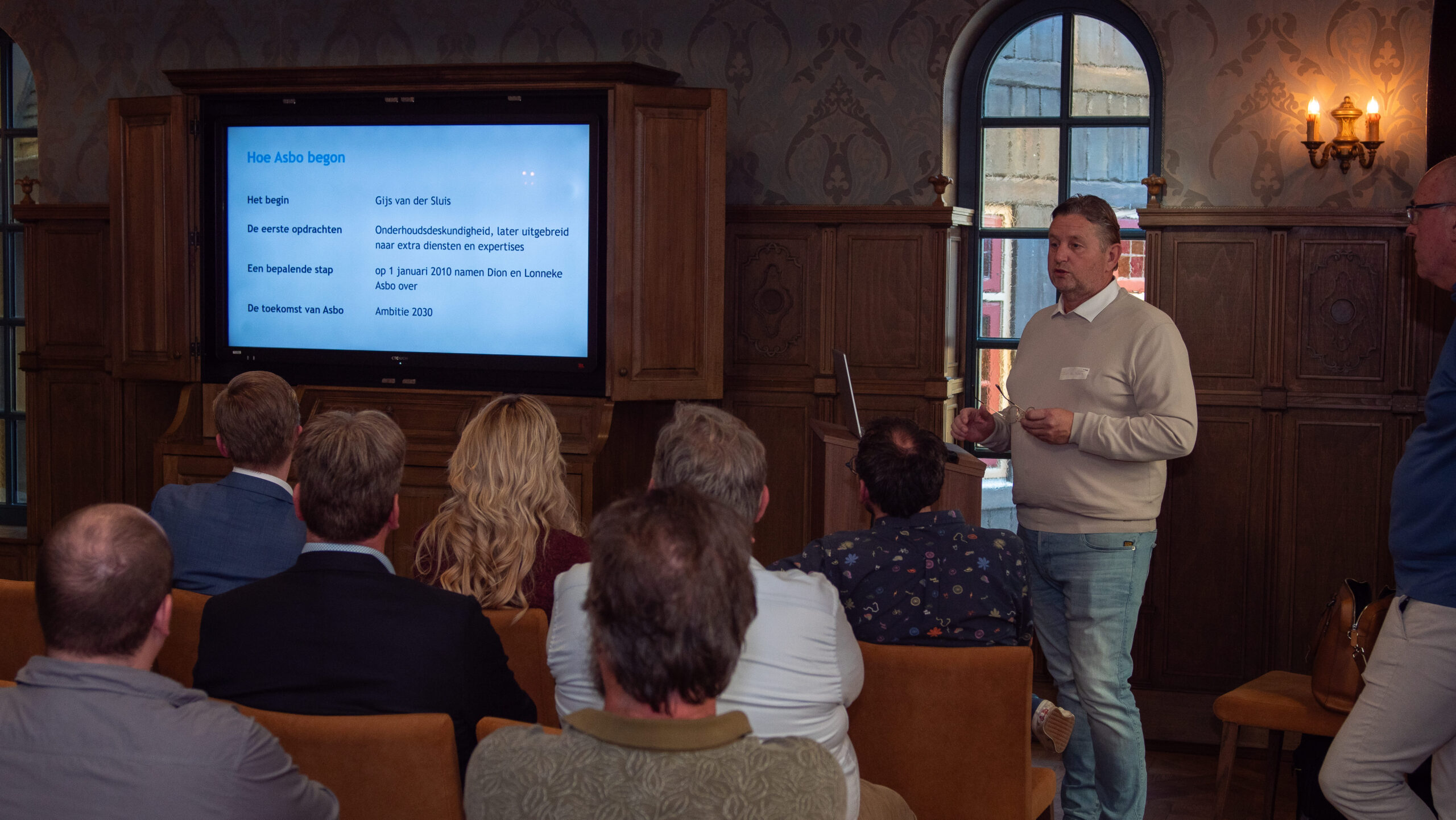 Asbo geeft een presentatie - Arcade Bouwkwaliteit